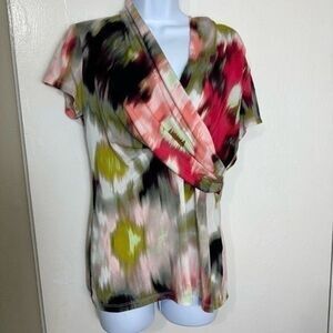 DKNY multicolor V-neck, size M short sleeve blouse  A664